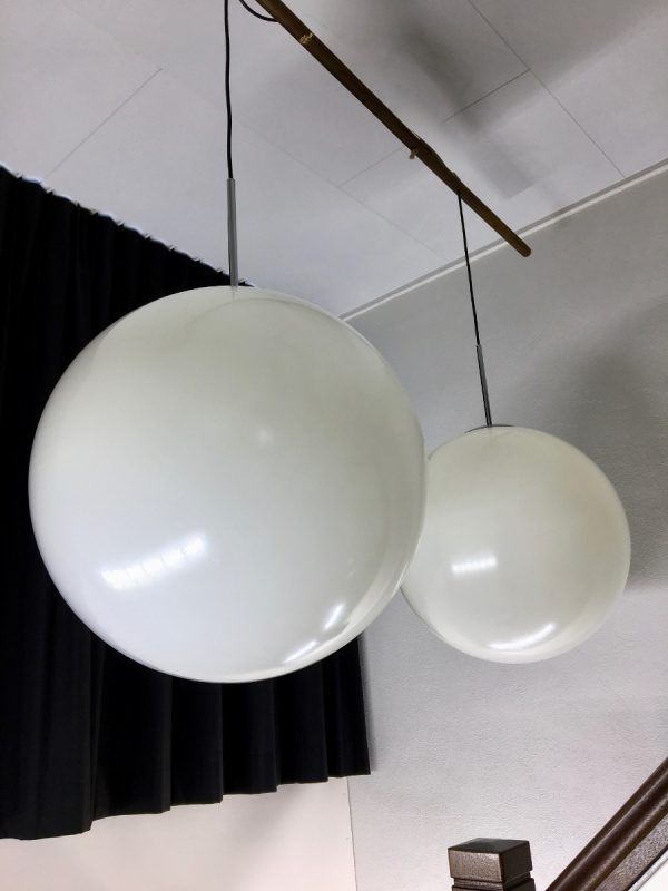 Set Bumet light Holland - Round pendent lights - 2 x white sphere lamp