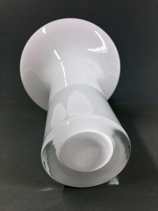 Space age vase - white opaline glass art piece - Image 10