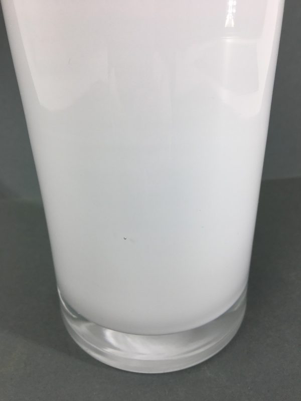 Space age vase - white opaline glass art piece - Image 7