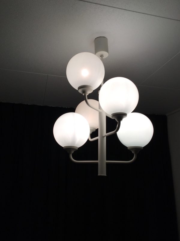 echt vintage Pako Germany 6light chandelier - vintage 70s sphere globe lamp - white metal glass hanginglamp
