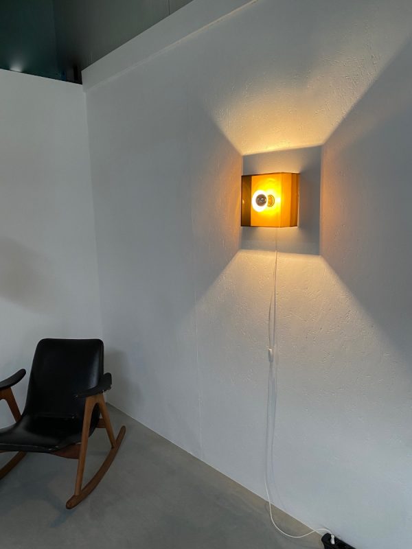 Vintage space age wall lamp - Plexiglass 70s square wall light - perspex vintage modern Dutch design