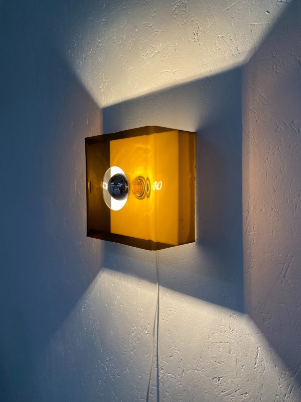 Vintage space age wall lamp - Plexiglass 70s square wall light - perspex vintage modern Dutch design
