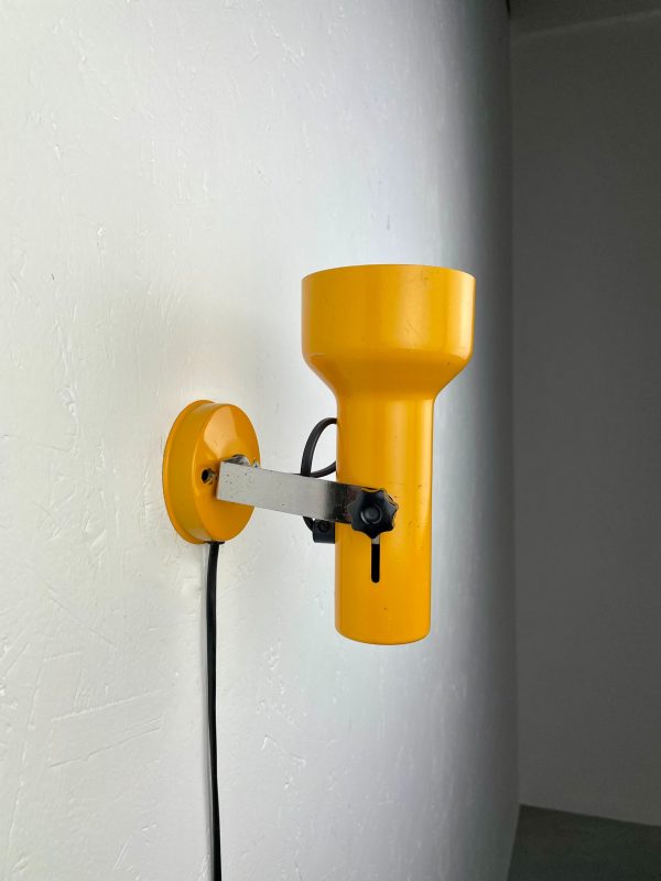 Vintage metal spotlamp - yellow retro wall lamp - 1970's modern light - Dutch design lighting echtvintage echt