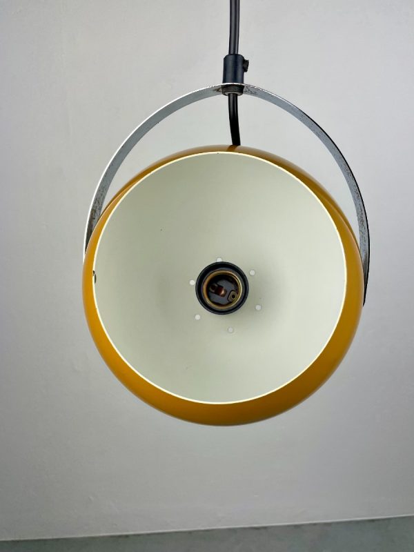 echtvintage echt Vintage 1970s eyeball hanging lamp - Space age Herda lighting - modern yellow metal chrome - Dutch design