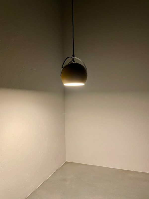 echtvintage echt Vintage 1970s eyeball hanging lamp - Space age Herda lighting - modern yellow metal chrome - Dutch design