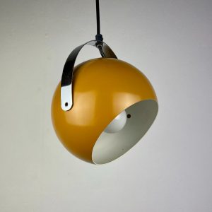 echtvintage echt Vintage 1970s eyeball hanging lamp - Space age Herda lighting - modern yellow metal chrome - Dutch design