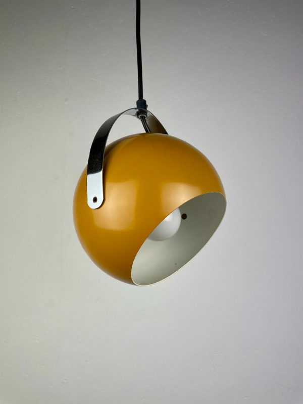 echtvintage echt Vintage 1970s eyeball hanging lamp - Space age Herda lighting - modern yellow metal chrome - Dutch design