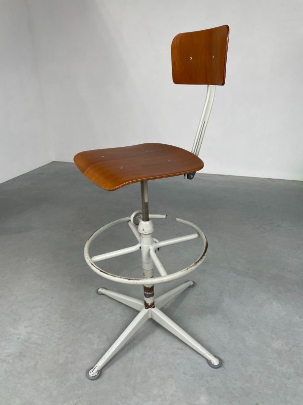 echt Vintage 70s workshop chair designed by Friso Kramer - Ahrend de Cirkel - metal plywood Dutch design stool echtvintage