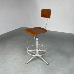 echt Vintage 70s workshop chair designed by Friso Kramer - Ahrend de Cirkel - metal plywood Dutch design stool echtvintage