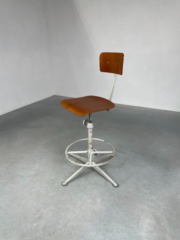 echt Vintage 70s workshop chair designed by Friso Kramer - Ahrend de Cirkel - metal plywood Dutch design stool echtvintage