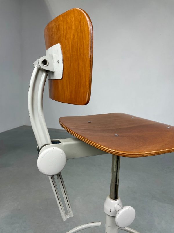 echt Vintage 70s workshop chair designed by Friso Kramer - Ahrend de Cirkel - metal plywood Dutch design stool echtvintage