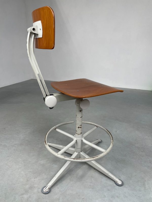 echt Vintage 70s workshop chair designed by Friso Kramer - Ahrend de Cirkel - metal plywood Dutch design stool echtvintage