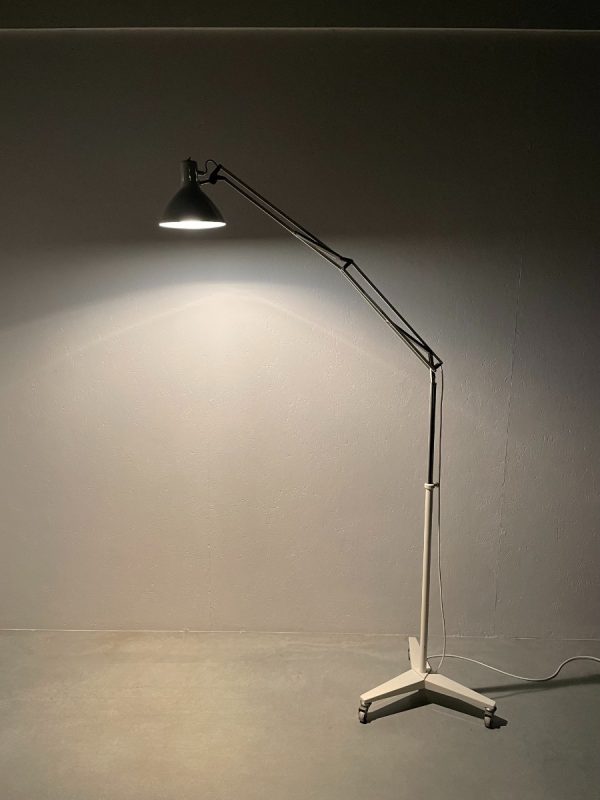 Hala Zeist industrial workshop floor lamp by H. Busquet - vintage 1960s Dutch design lighting - adjustable mobile echtvintage