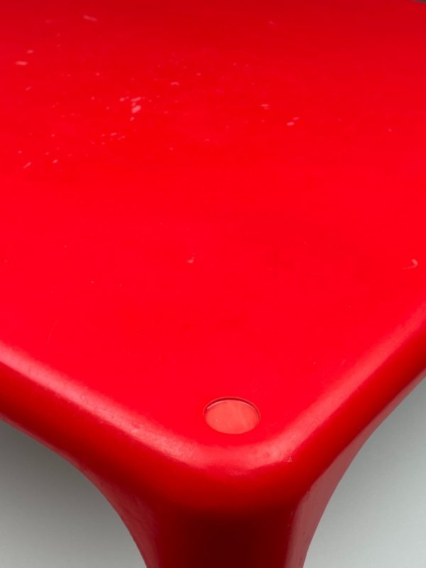 Rare red fiberglass reinforced polyester table - Vico Magistretti Demetrio 45 side table for Artemide – iconic modern 60s design echt vintage
