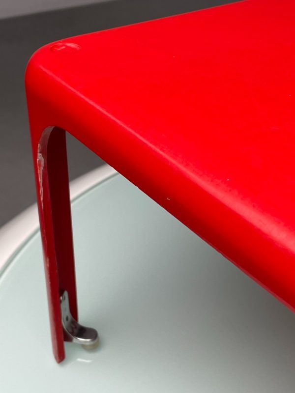 Rare red fiberglass reinforced polyester table - Vico Magistretti Demetrio 45 side table for Artemide – iconic modern 60s design echt vintage